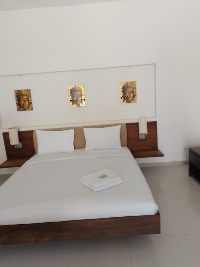 Marinos Place Legian  Luaran gambar