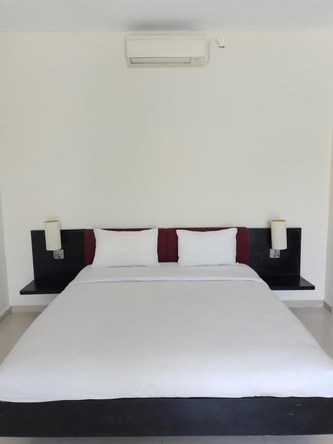 Marinos Place Legian  Luaran gambar