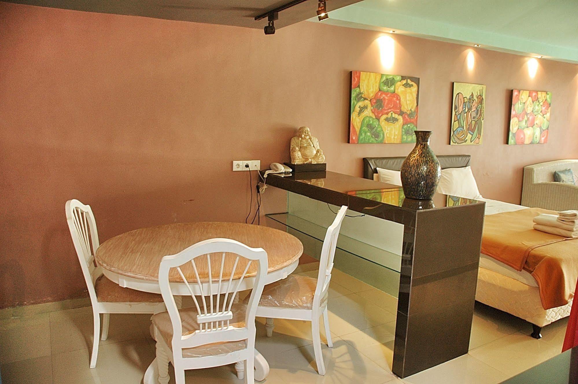 Marinos Place Legian  Luaran gambar