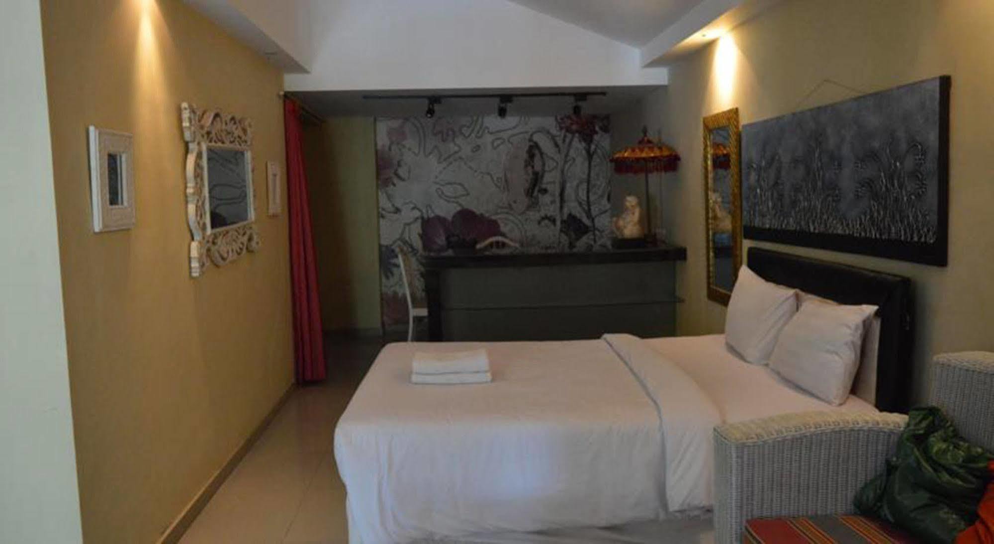 Marinos Place Legian  Luaran gambar